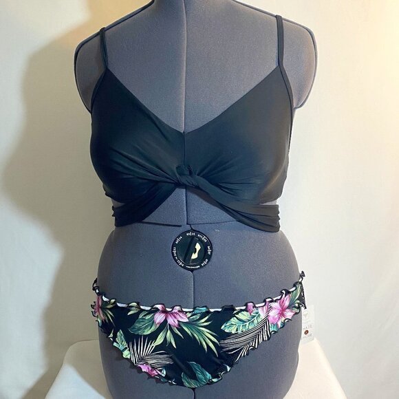 Sexy Black & Floral Bathing Suit - Picture 1 of 13